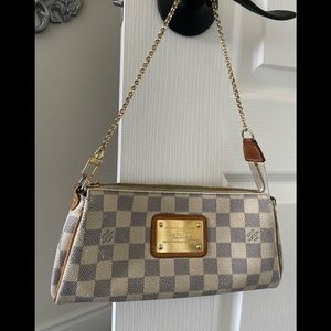 💯 Authentic Louis vuitton eva clutch